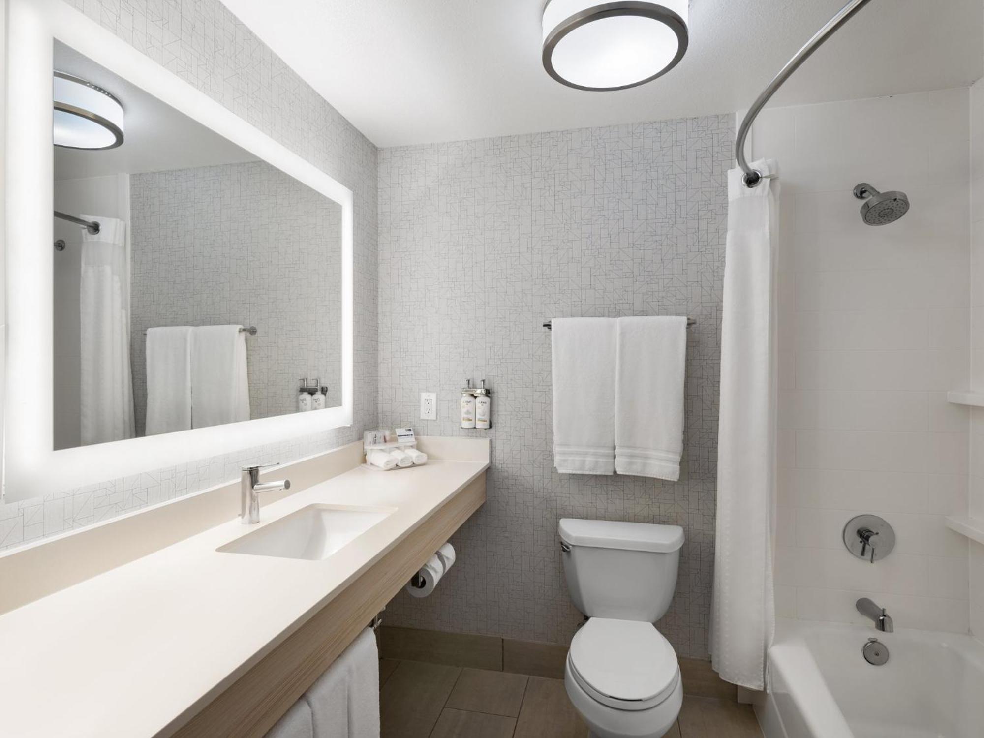 Holiday Inn Express Fort Bragg By Ihg Екстер'єр фото