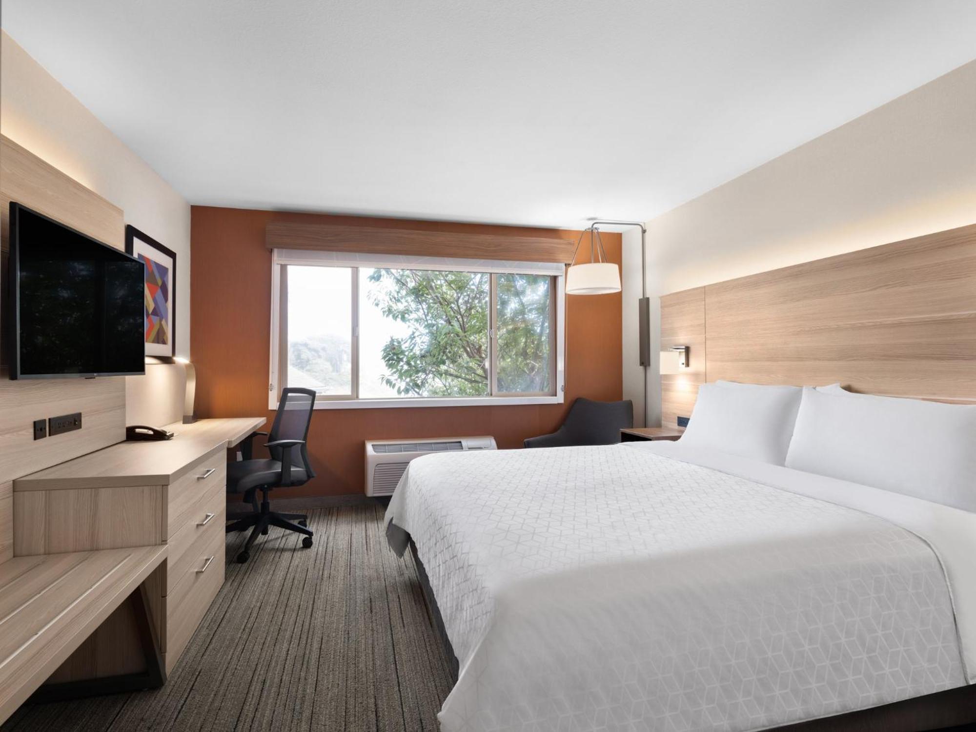 Holiday Inn Express Fort Bragg By Ihg Екстер'єр фото