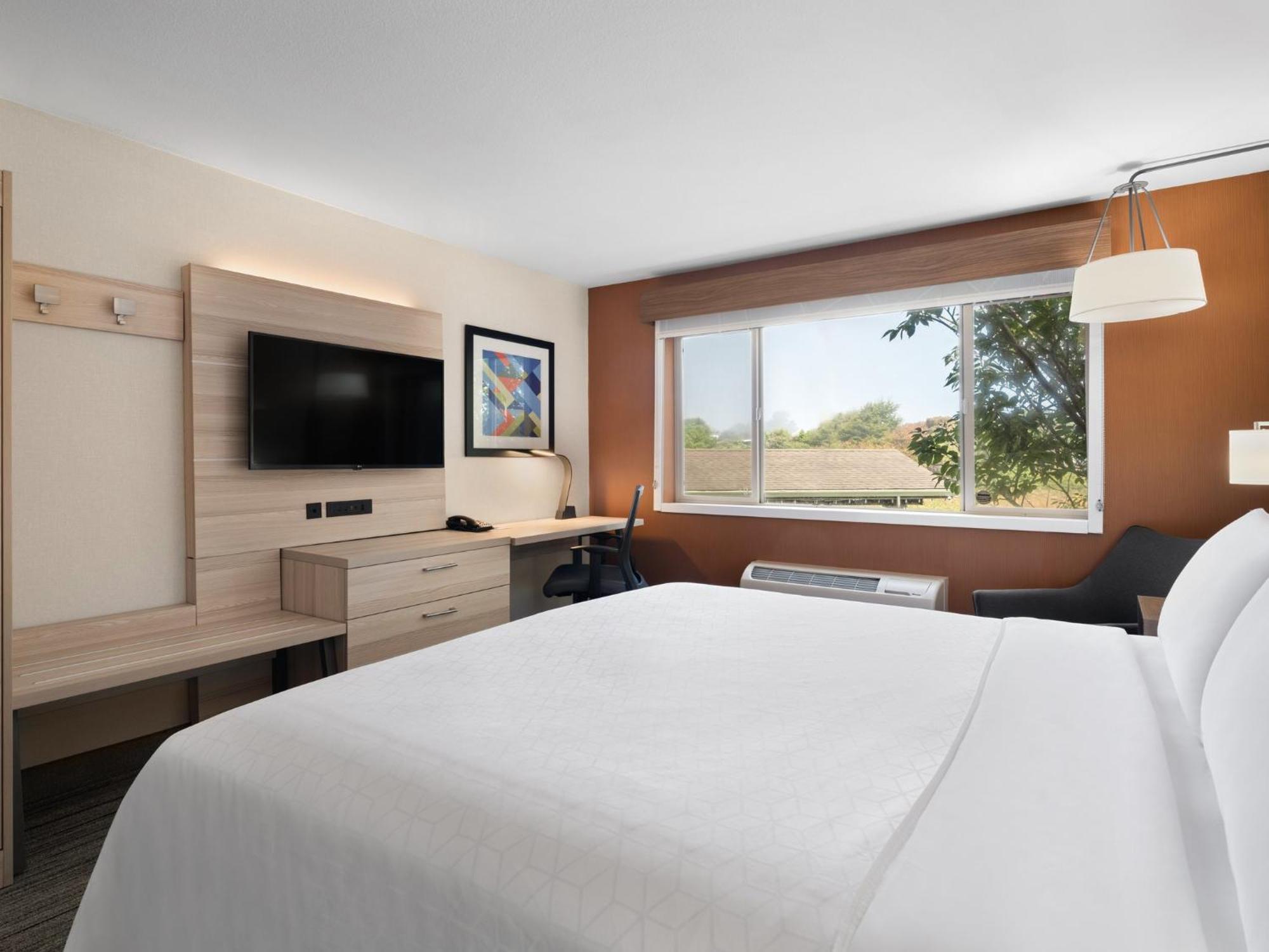 Holiday Inn Express Fort Bragg By Ihg Екстер'єр фото