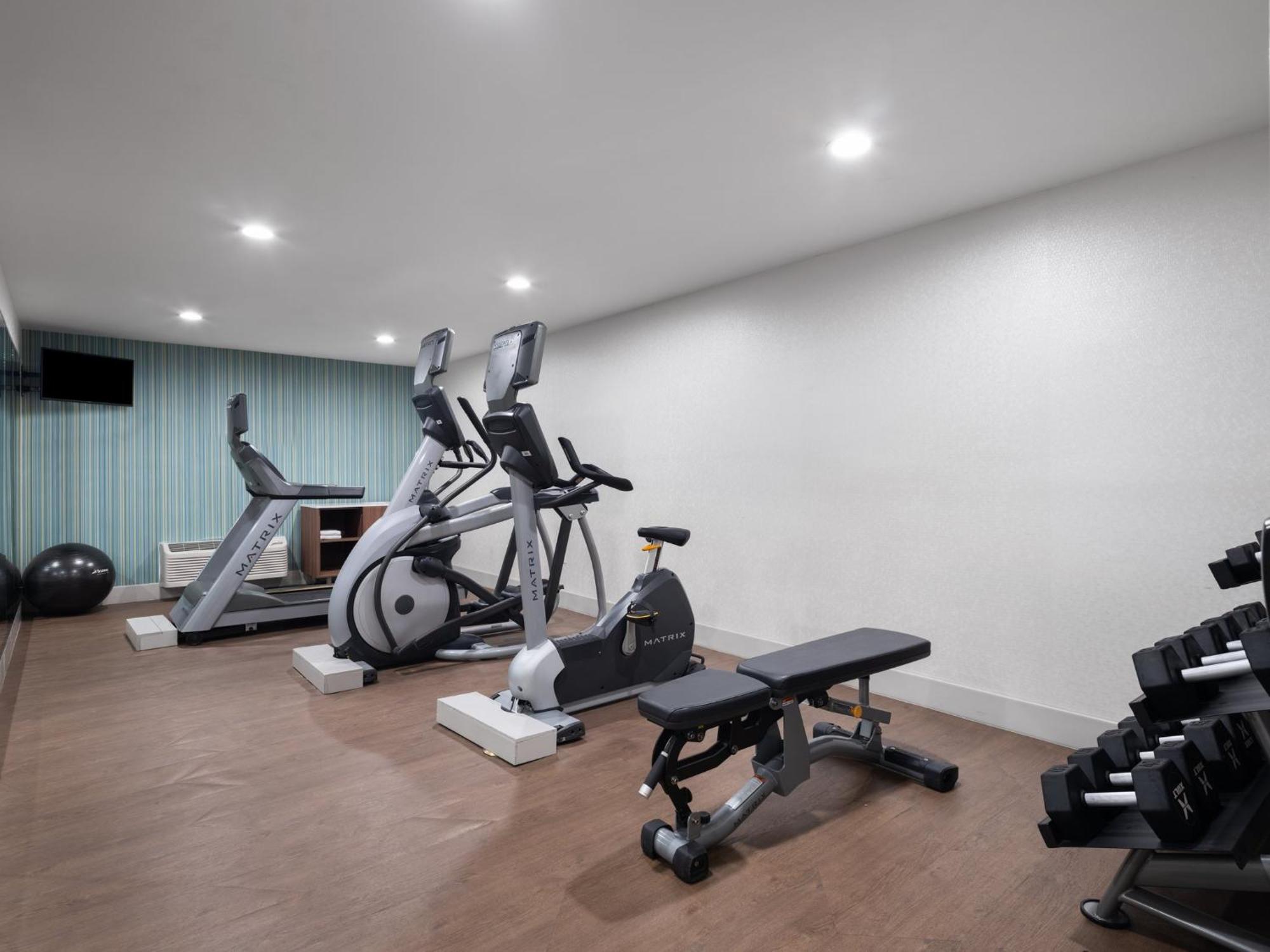 Holiday Inn Express Fort Bragg By Ihg Екстер'єр фото