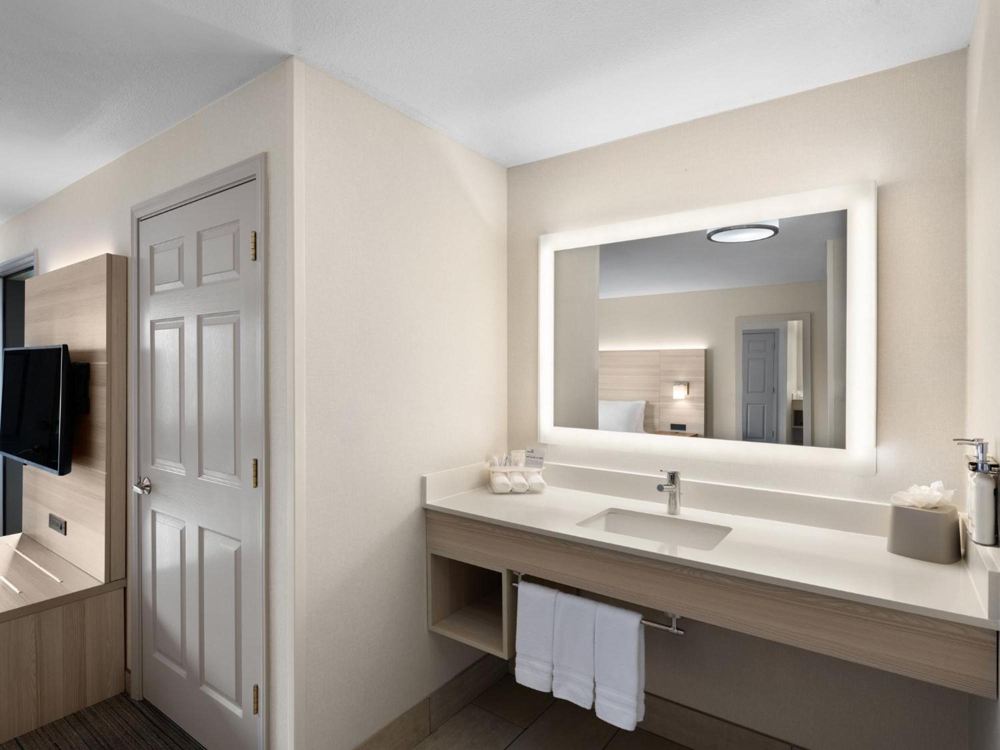 Holiday Inn Express Fort Bragg By Ihg Екстер'єр фото