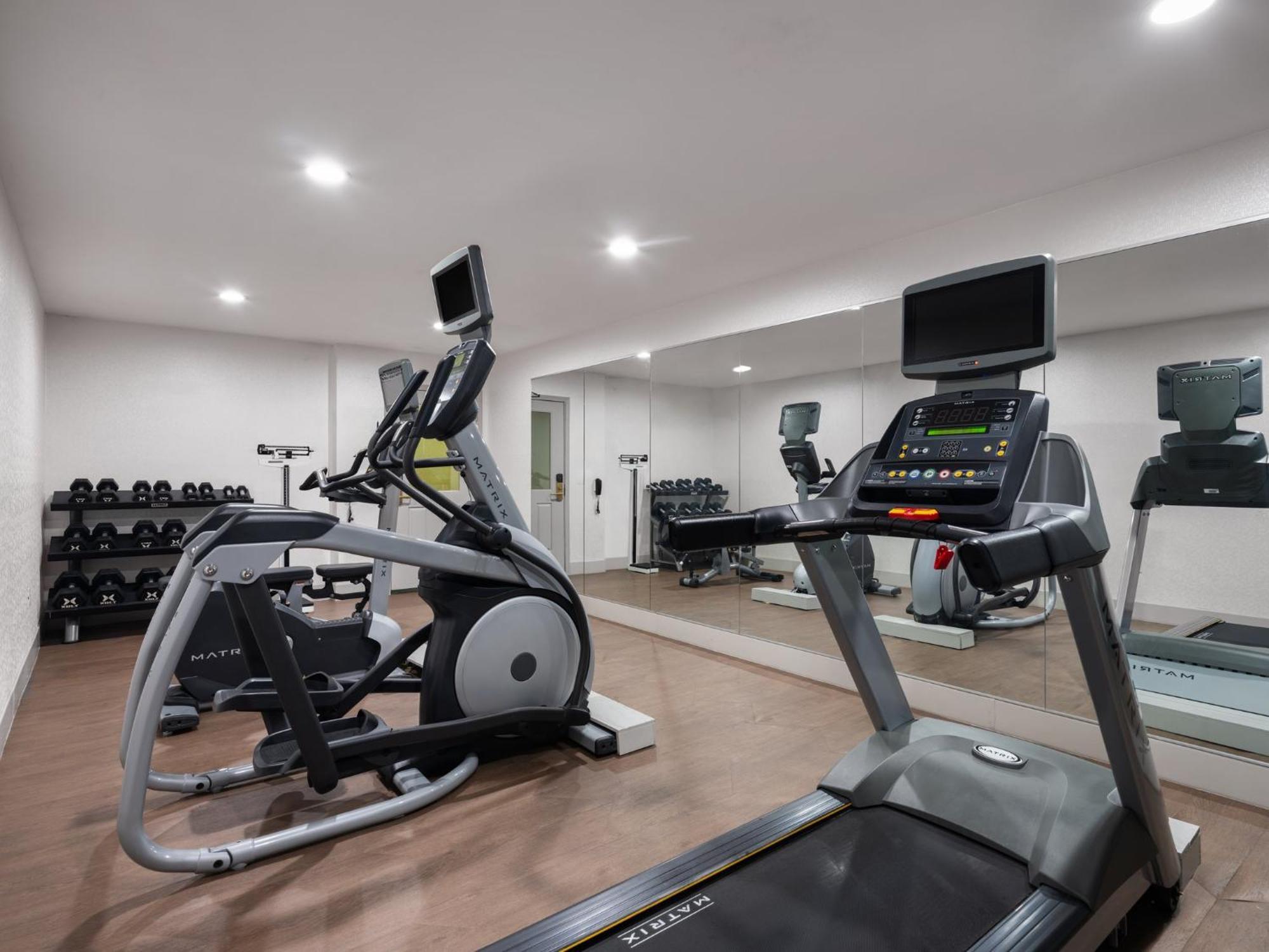 Holiday Inn Express Fort Bragg By Ihg Екстер'єр фото