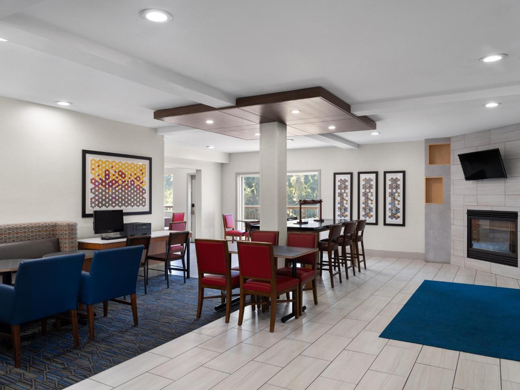 Holiday Inn Express Fort Bragg By Ihg Екстер'єр фото